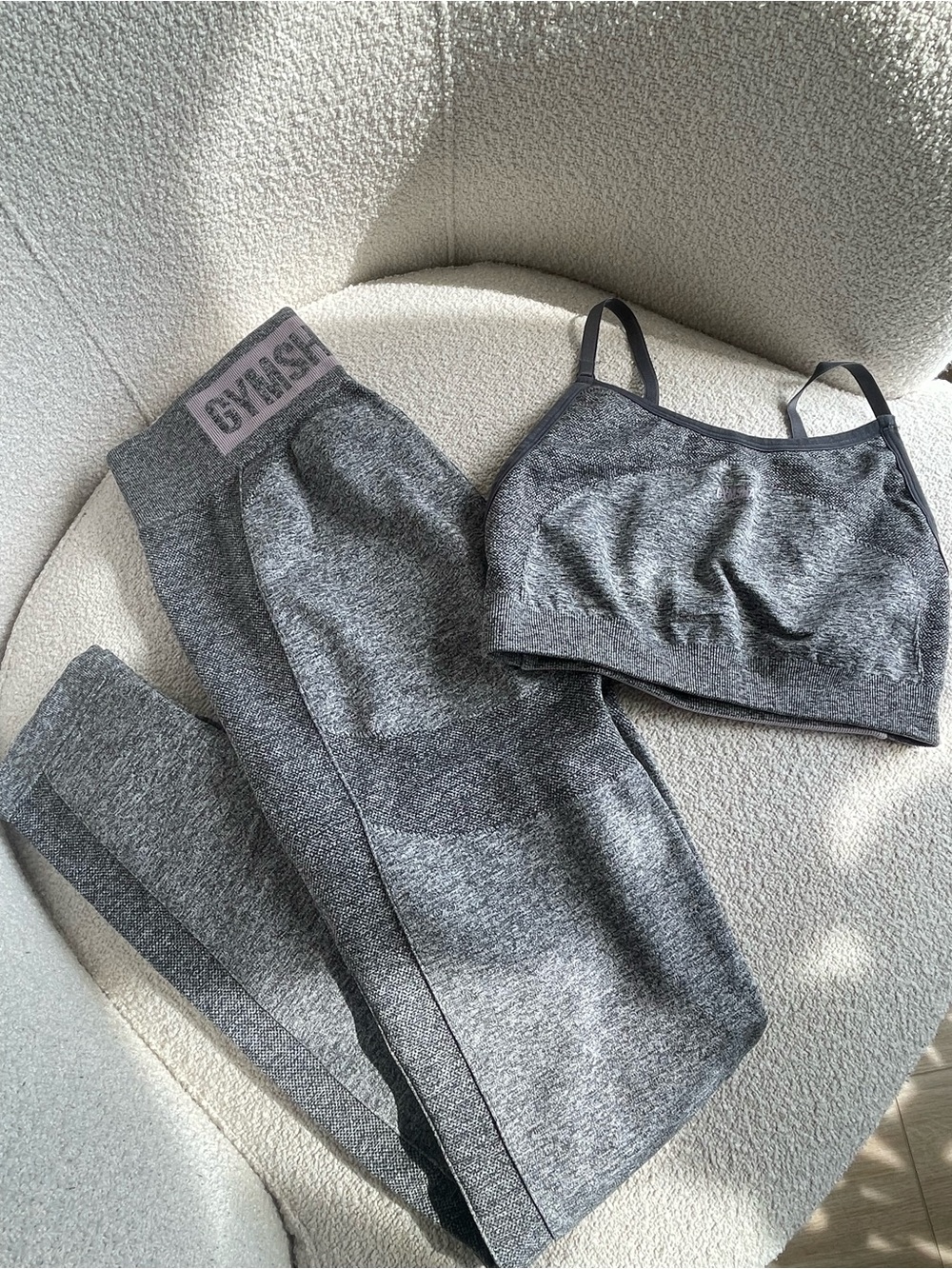 Gymshark Gray/Baby Pink Seamless Sports Bra and Legging Set🏋🏻‍♀️